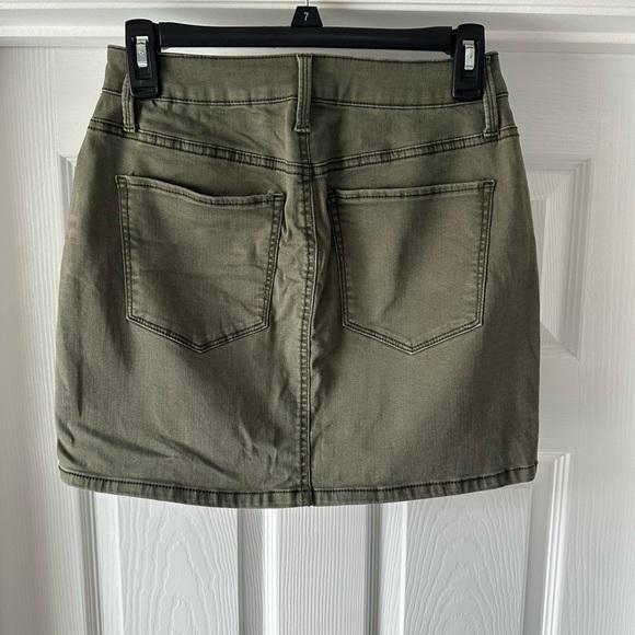 Army Green Button-Down Stretchy Jean Skirt with Pockets - Picture 2 of 5